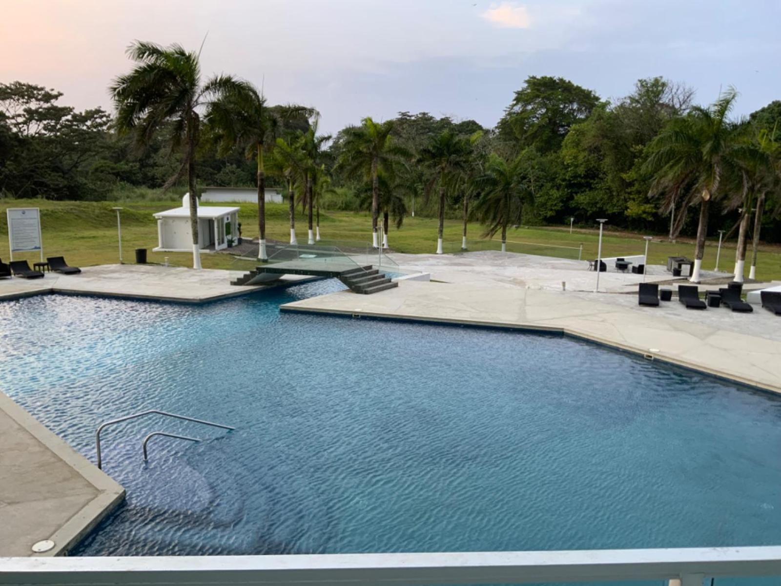 Comodo Apartamento Con Vista Al Mar Y Piscina Apartment Maria Chiquita Luaran gambar